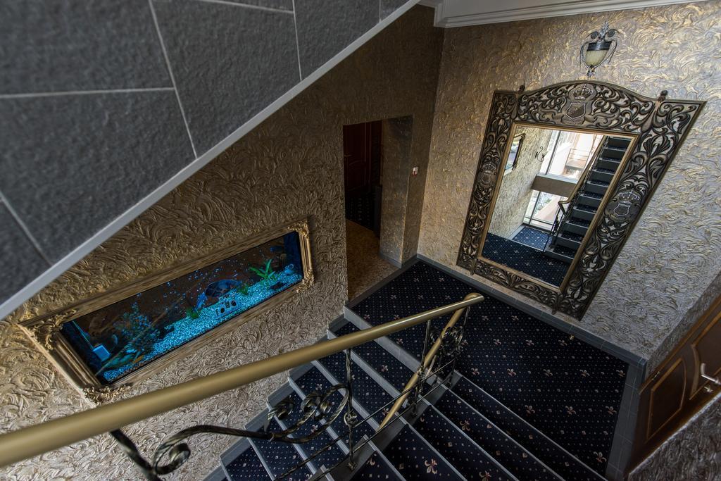 Premium Hotel Tjernivtsi Exteriör bild